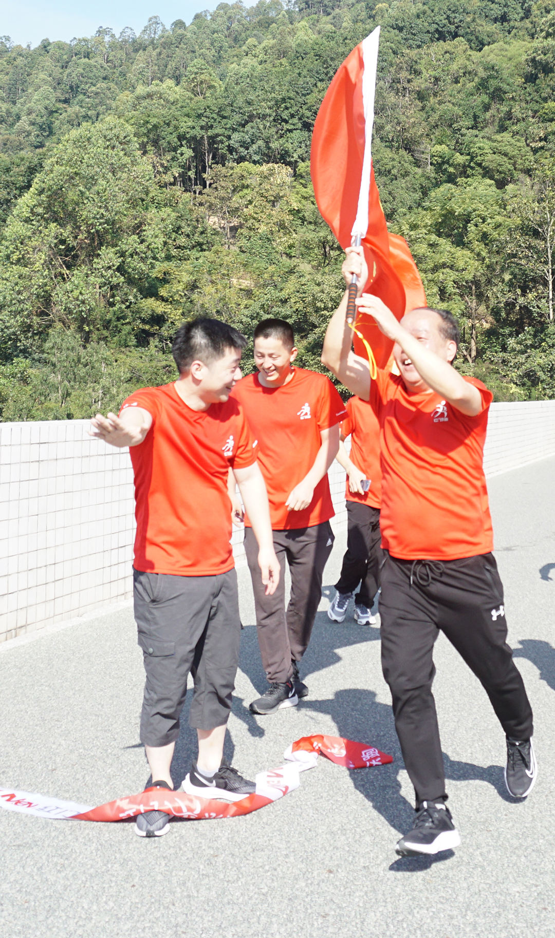 何菲、厂长图.jpg