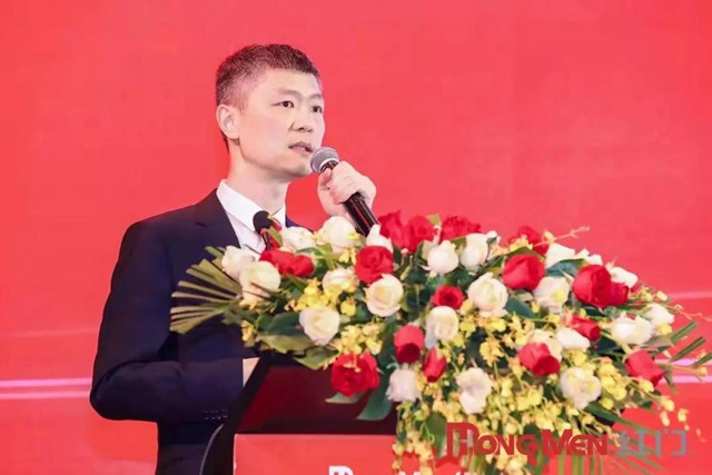 陈汉副总作利来国际最老品牌网智慧停车新产品讲解.jpg