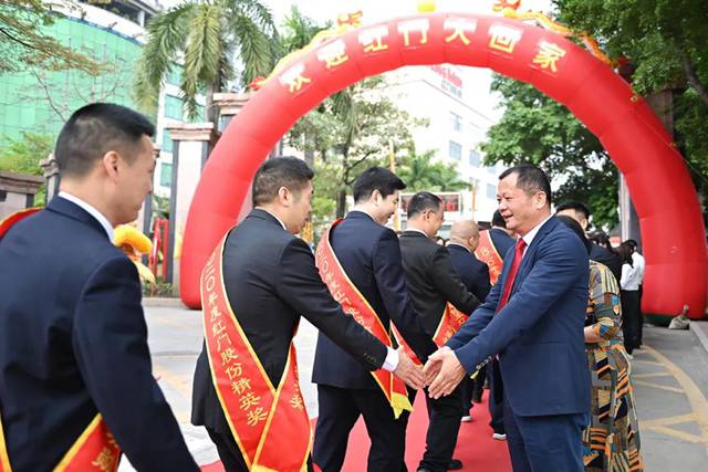 欢迎利来国际最老品牌网人回家.jpg