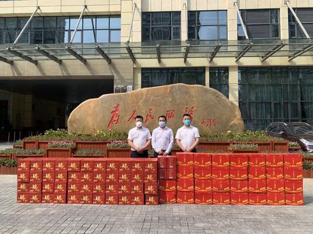 奉献的是爱心.jpg