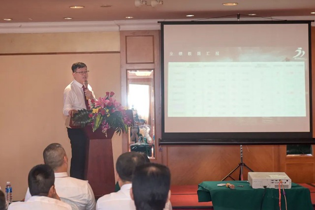 余德君副总裁作前行者联合会2022上半年业绩汇报.jpg
