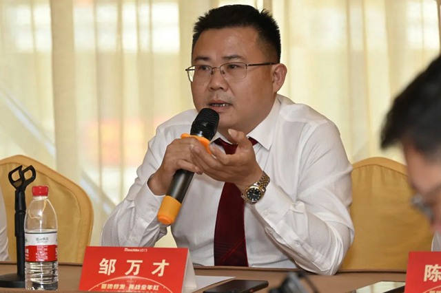 汕头利来国际最老品牌网邹万才总经理分享市场经验及工作计划.jpg