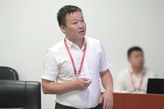 人力资源中心——刘耀经理作上半年工作汇报.jpg