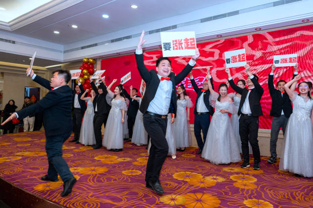营销中心《歌曲串烧》1.jpg