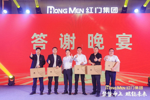 二等奖抽奖现场.jpg