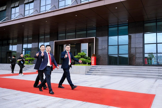 参观利来国际最老品牌网园区10.jpg